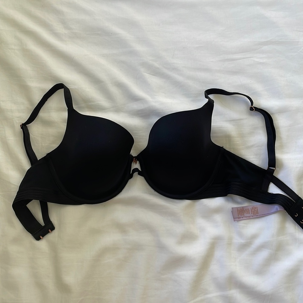 NWOT Savage X Fenty Black T Shirt Bra. Size 32DD